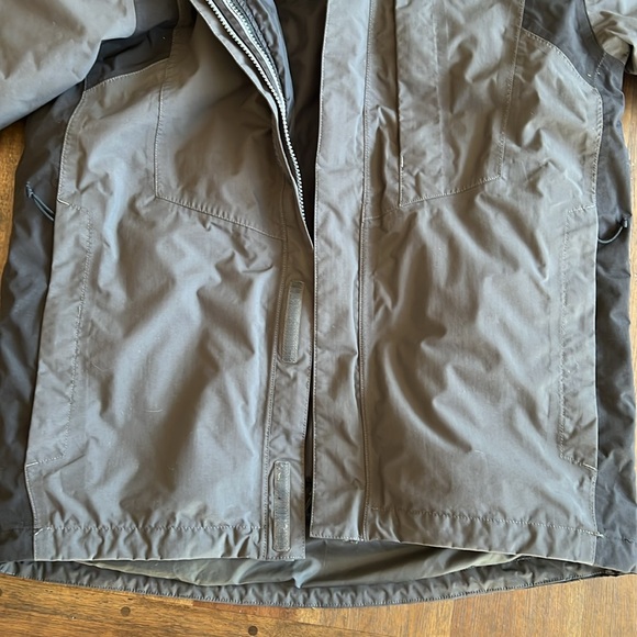 NorthFace Men’s 3 in 1 coat. Gray/Blk, Sz S, Waterproof shell detachable puffer - Picture 5 of 16